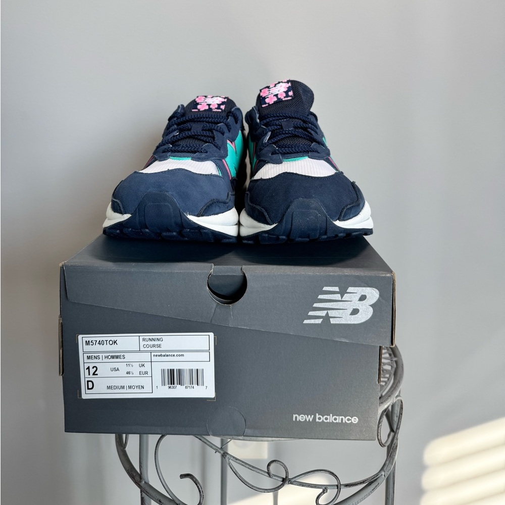 NWT - Men’s New Balance 5740 shoes